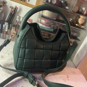 Magnetic closure purse